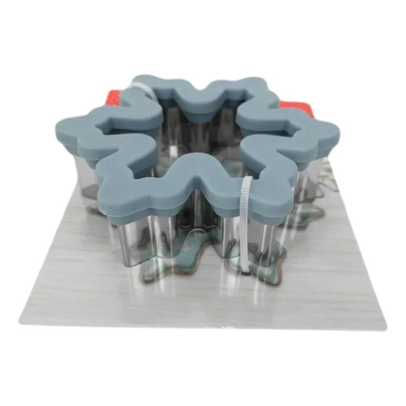 Wilton Original Cookie Cutter Comfort Grip  Christmas Snow Flake New - Picture 3 of 4